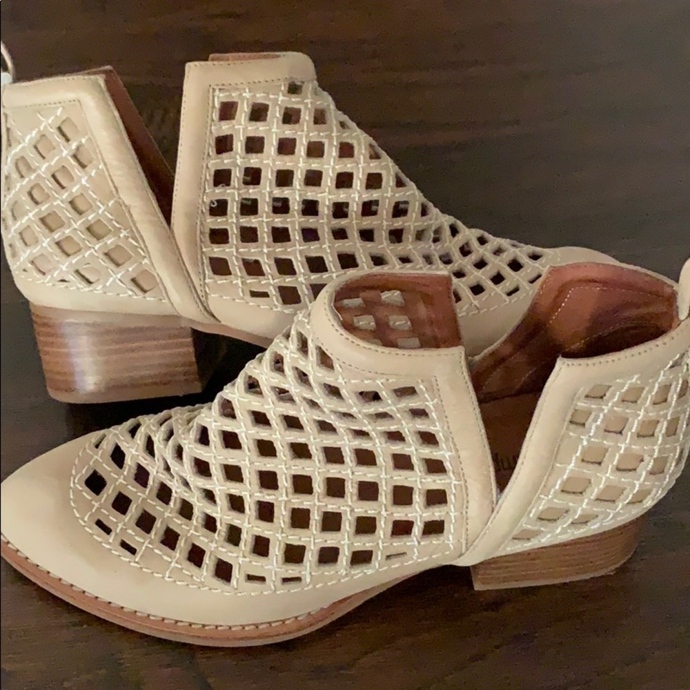 Jeffery Campbell Anthropologie Taggart Booties 6.5